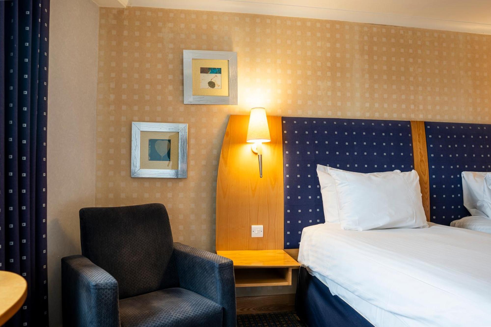 The Bolton Stadium Hotel, A Member Of Radisson Individuals ภายนอก รูปภาพ