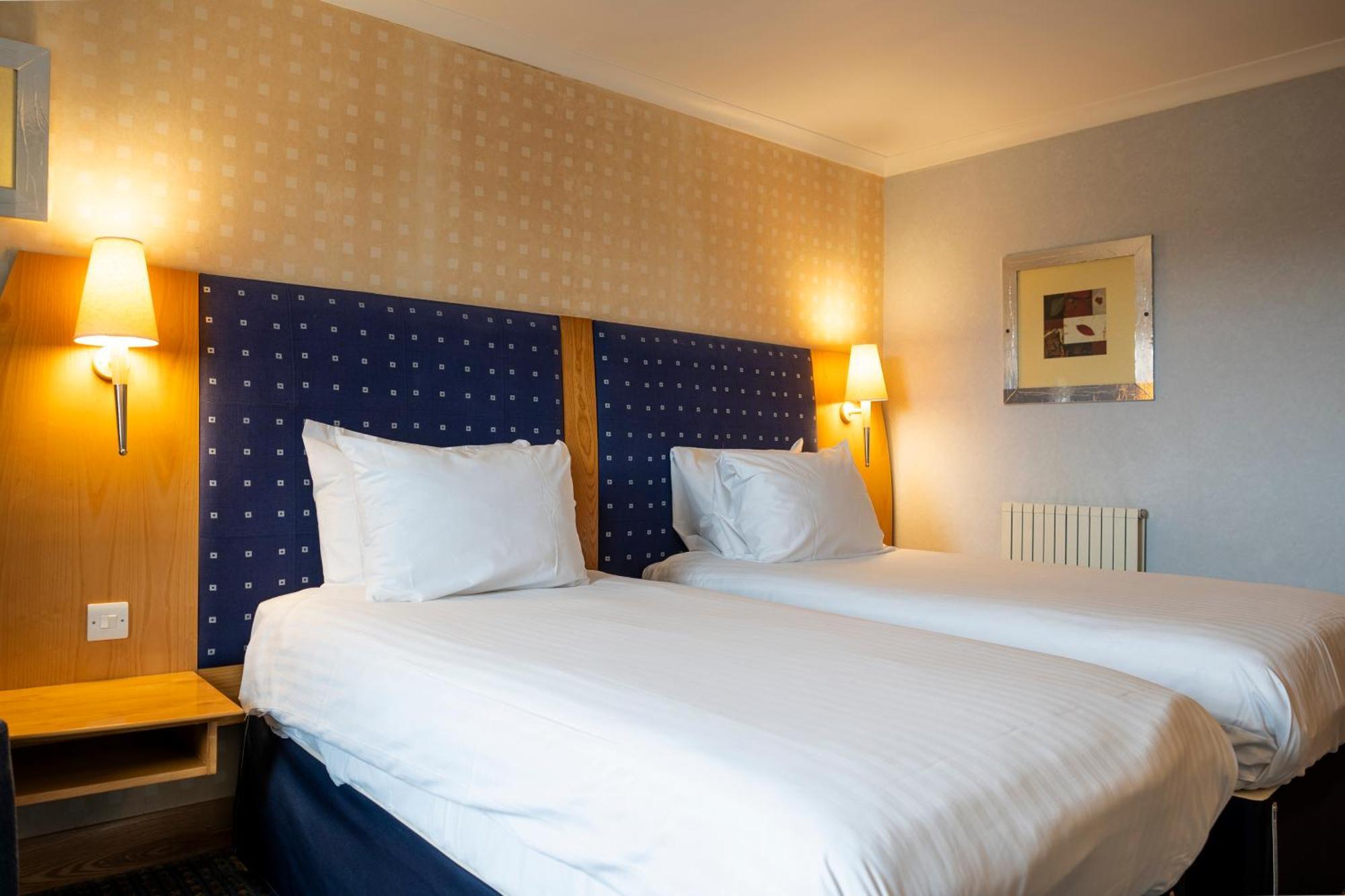 The Bolton Stadium Hotel, A Member Of Radisson Individuals ภายนอก รูปภาพ