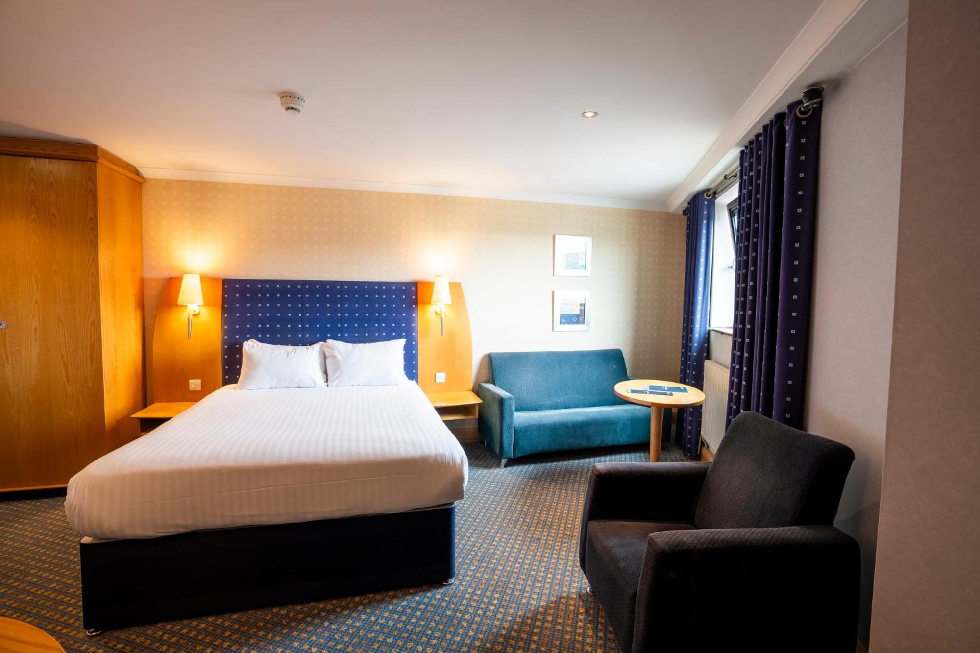 The Bolton Stadium Hotel, A Member Of Radisson Individuals ภายนอก รูปภาพ