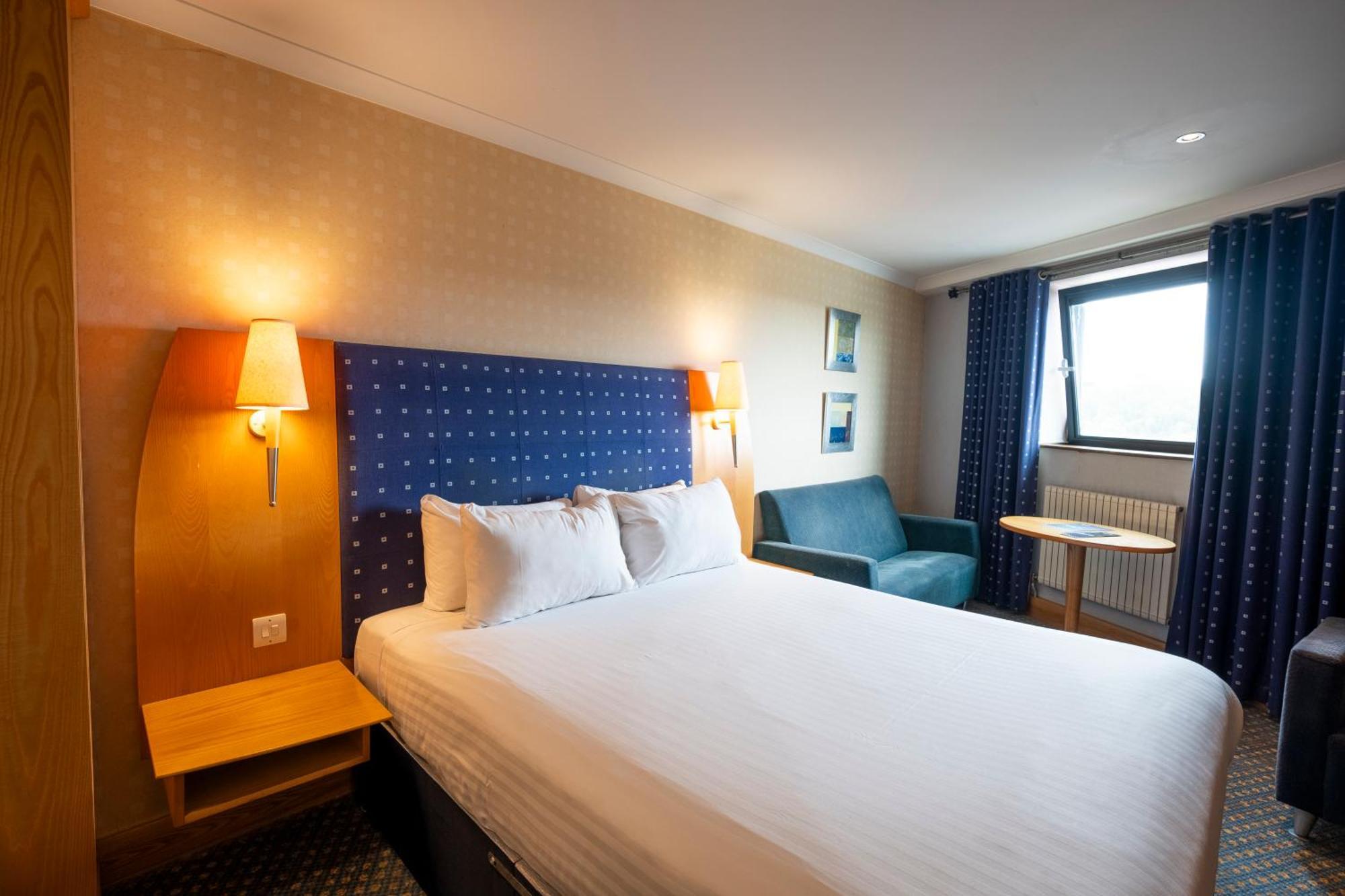 The Bolton Stadium Hotel, A Member Of Radisson Individuals ภายนอก รูปภาพ