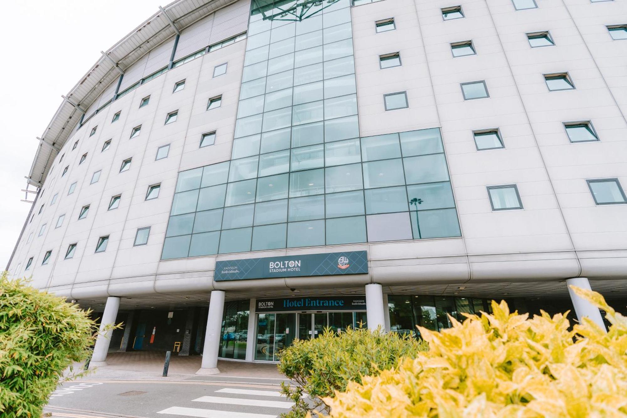 The Bolton Stadium Hotel, A Member Of Radisson Individuals ภายนอก รูปภาพ