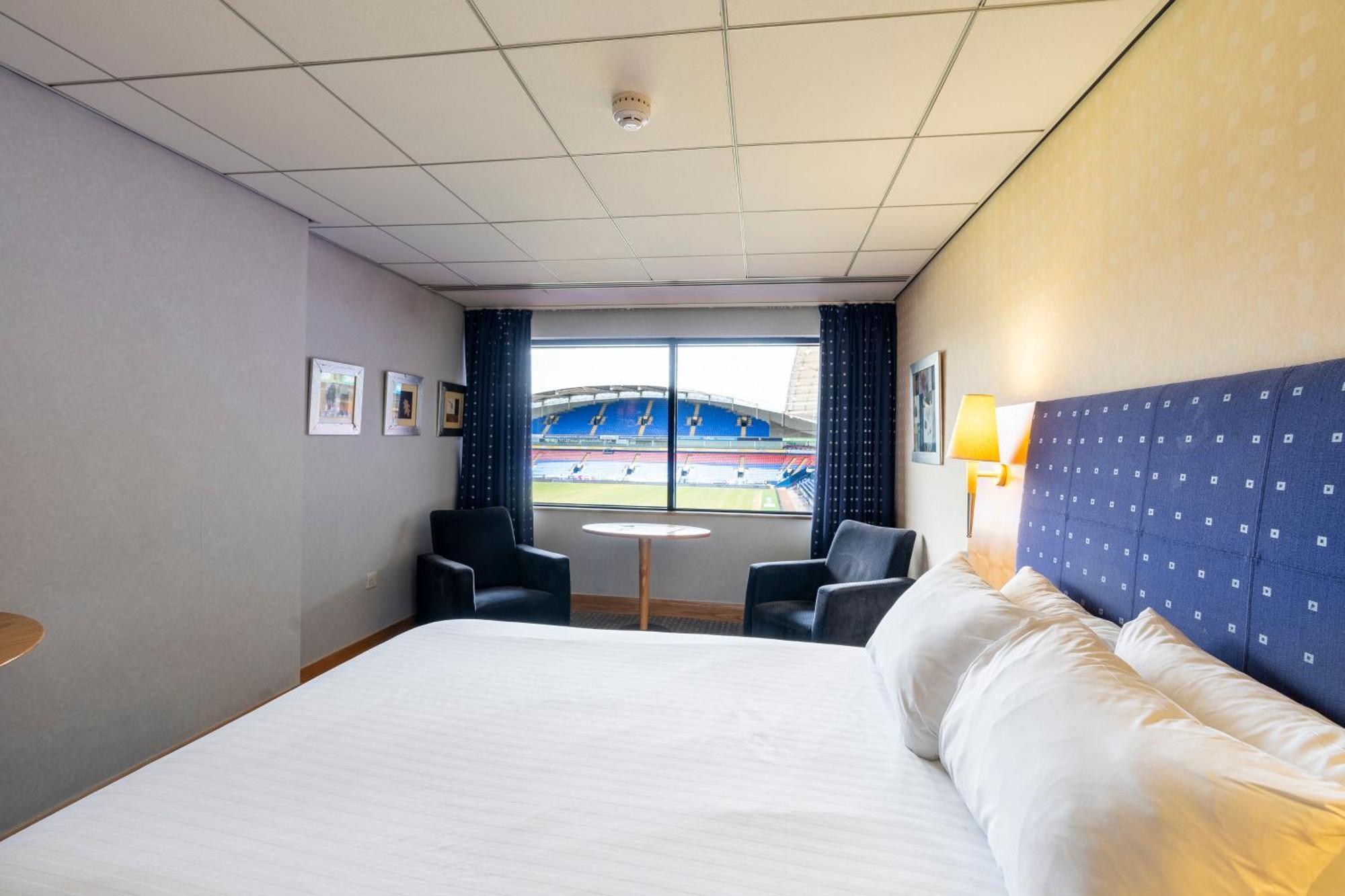 The Bolton Stadium Hotel, A Member Of Radisson Individuals ภายนอก รูปภาพ