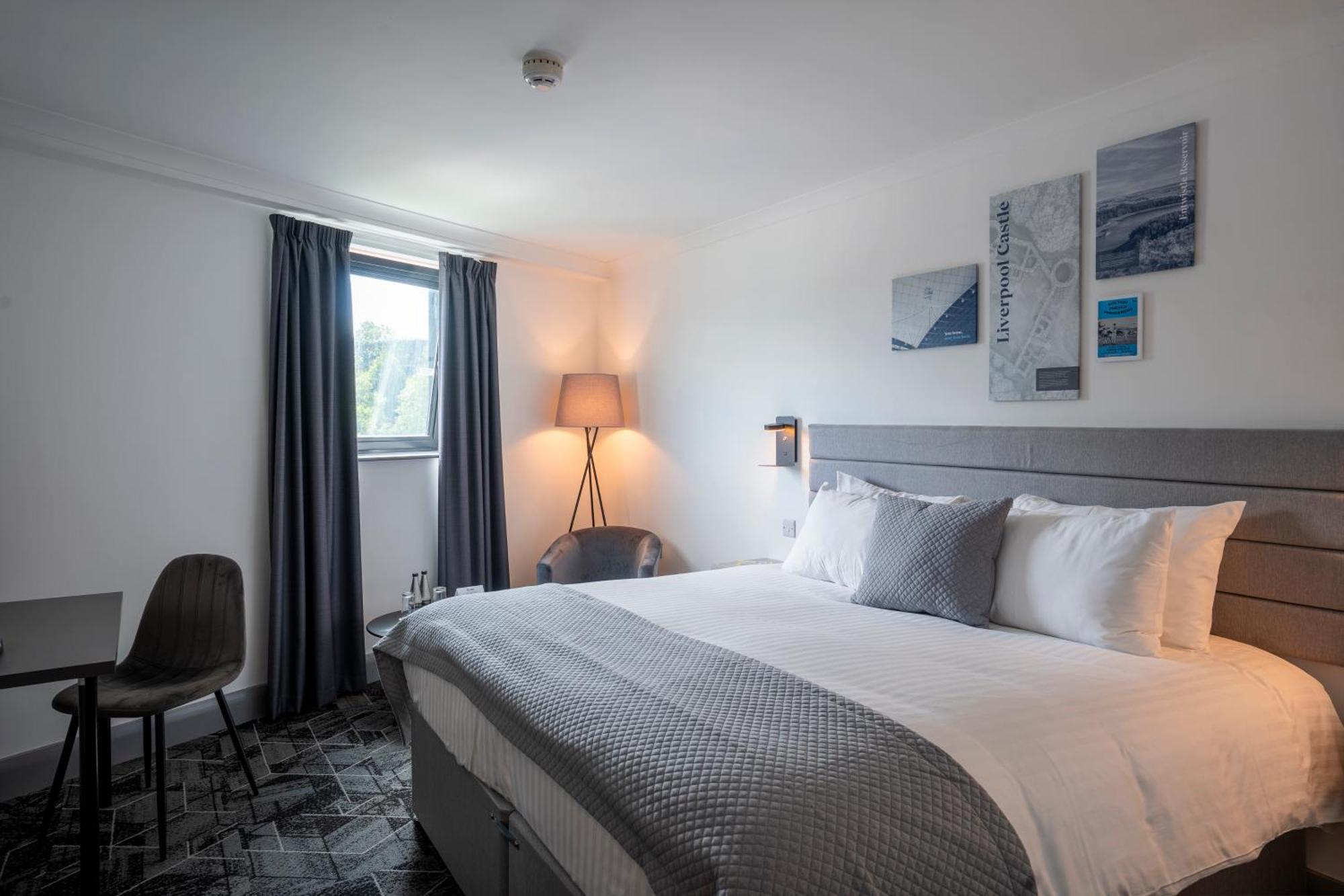 The Bolton Stadium Hotel, A Member Of Radisson Individuals ภายนอก รูปภาพ