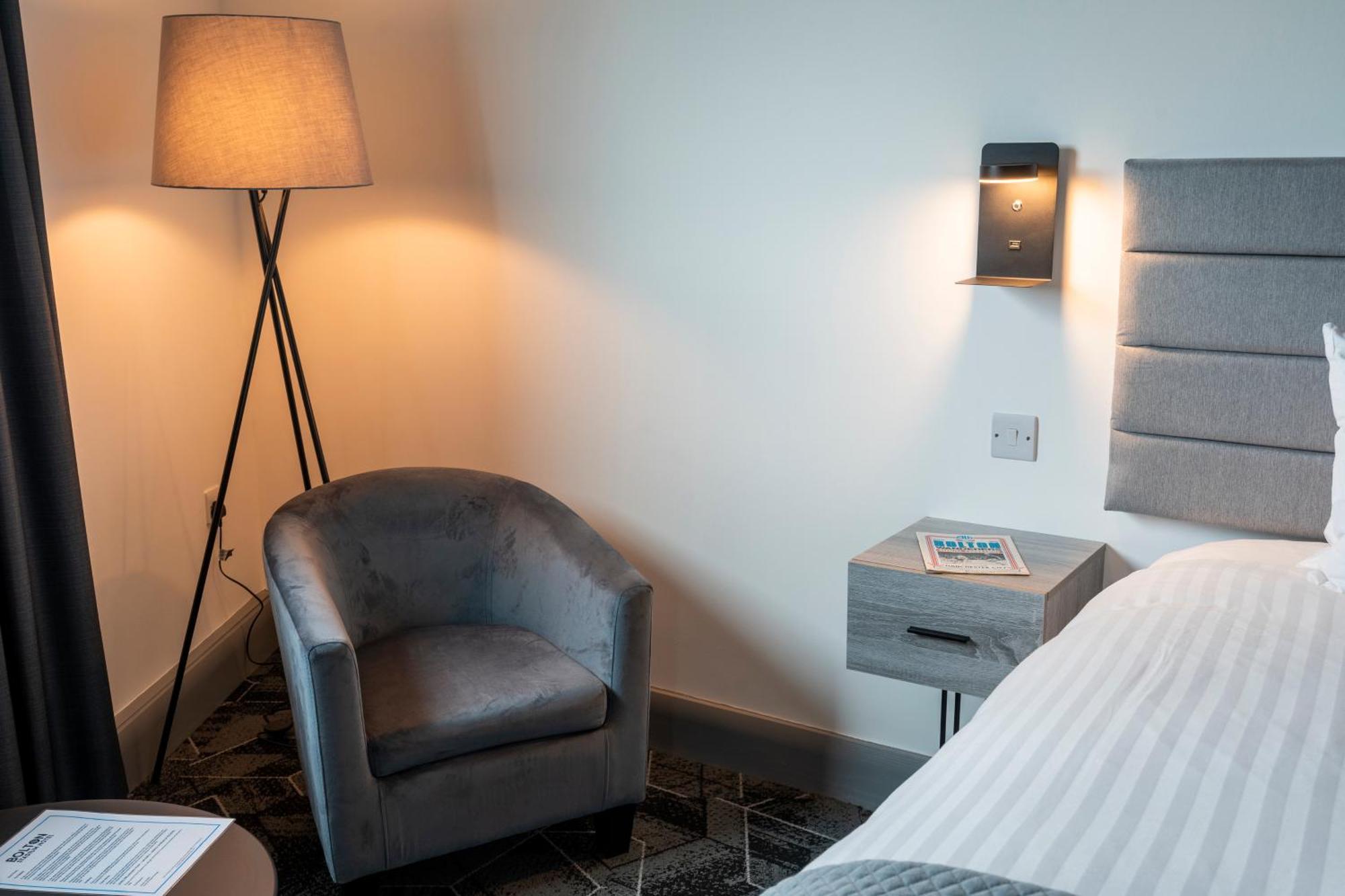 The Bolton Stadium Hotel, A Member Of Radisson Individuals ภายนอก รูปภาพ