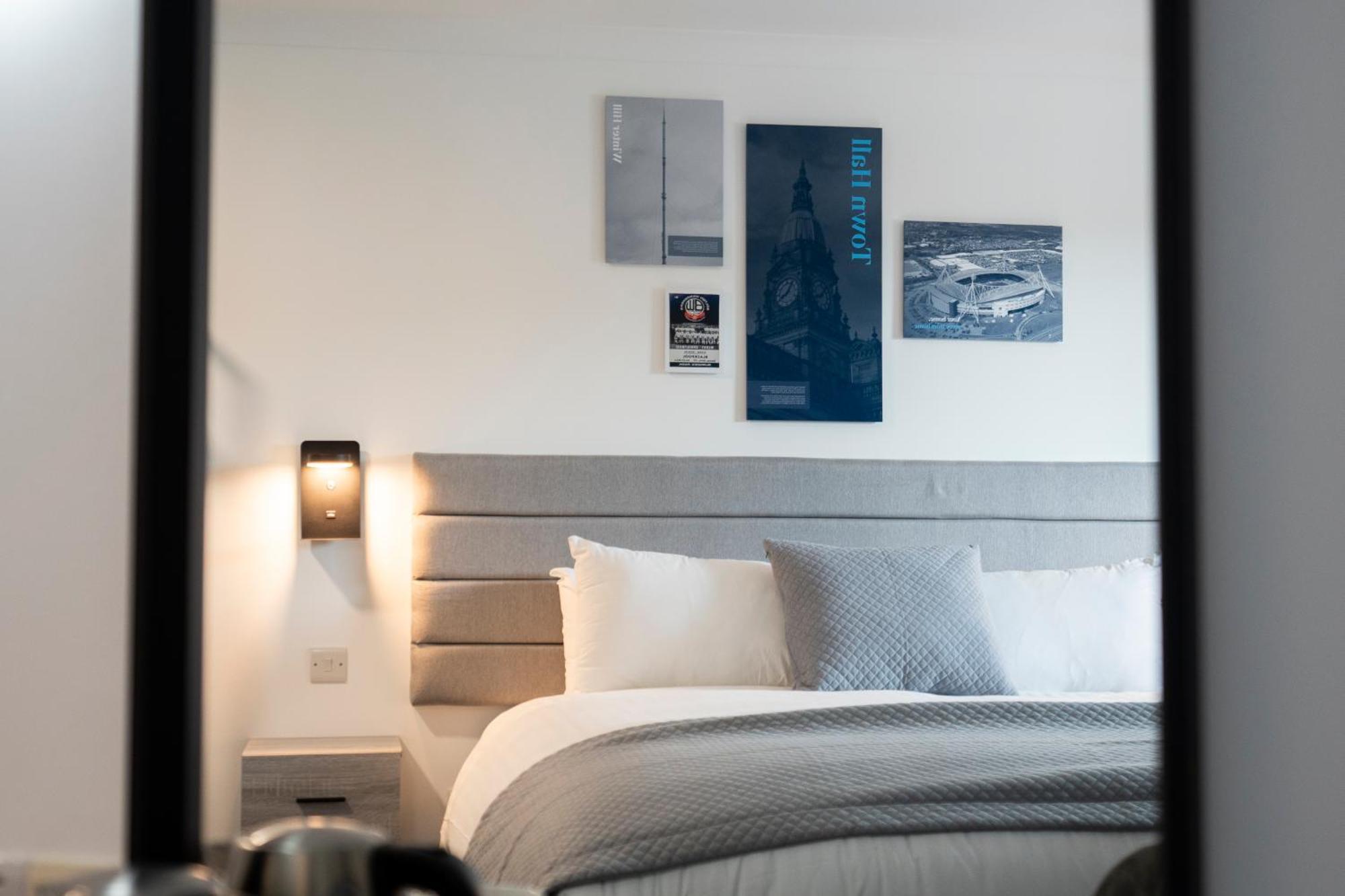 The Bolton Stadium Hotel, A Member Of Radisson Individuals ภายนอก รูปภาพ
