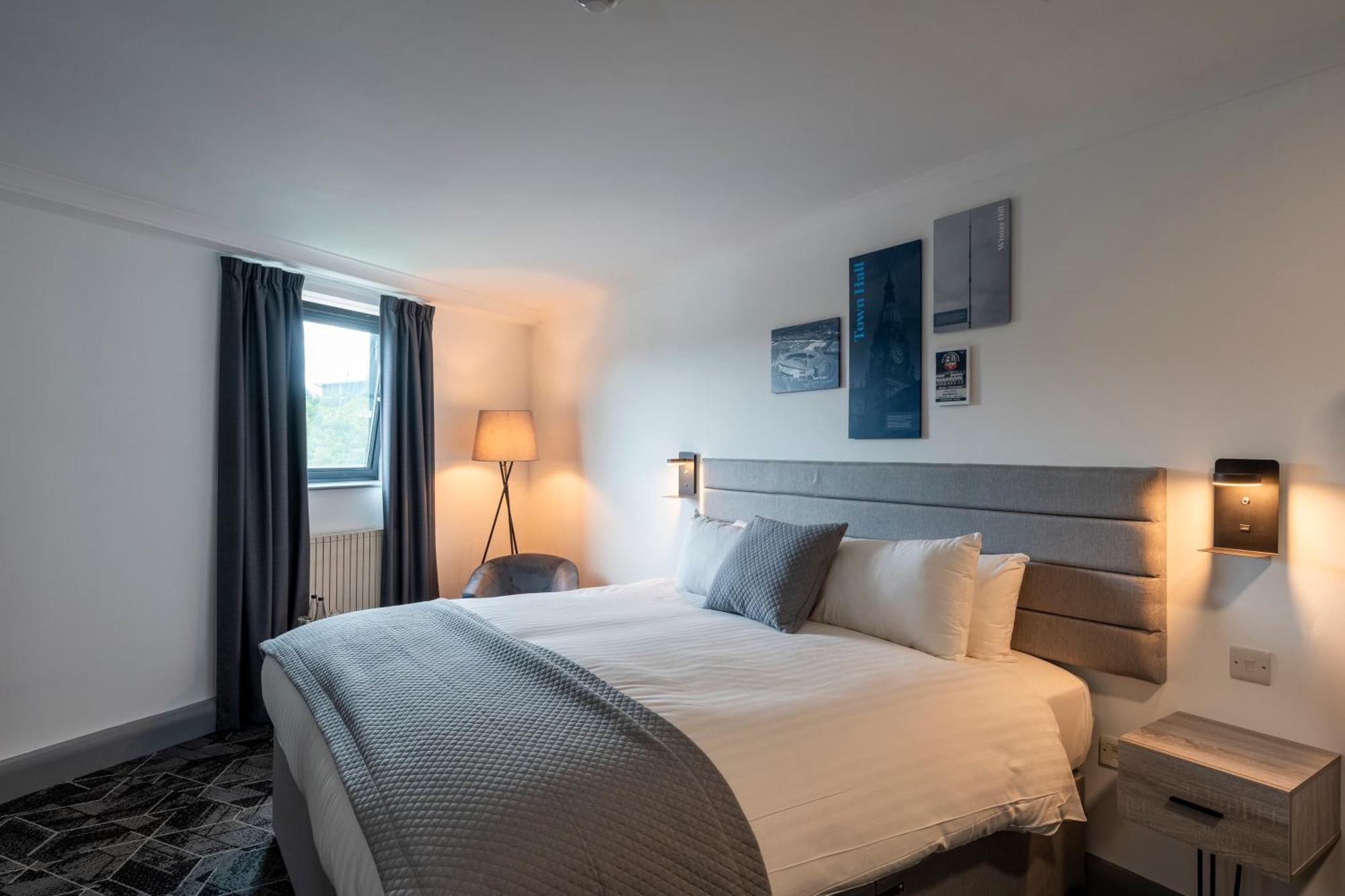 The Bolton Stadium Hotel, A Member Of Radisson Individuals ภายนอก รูปภาพ