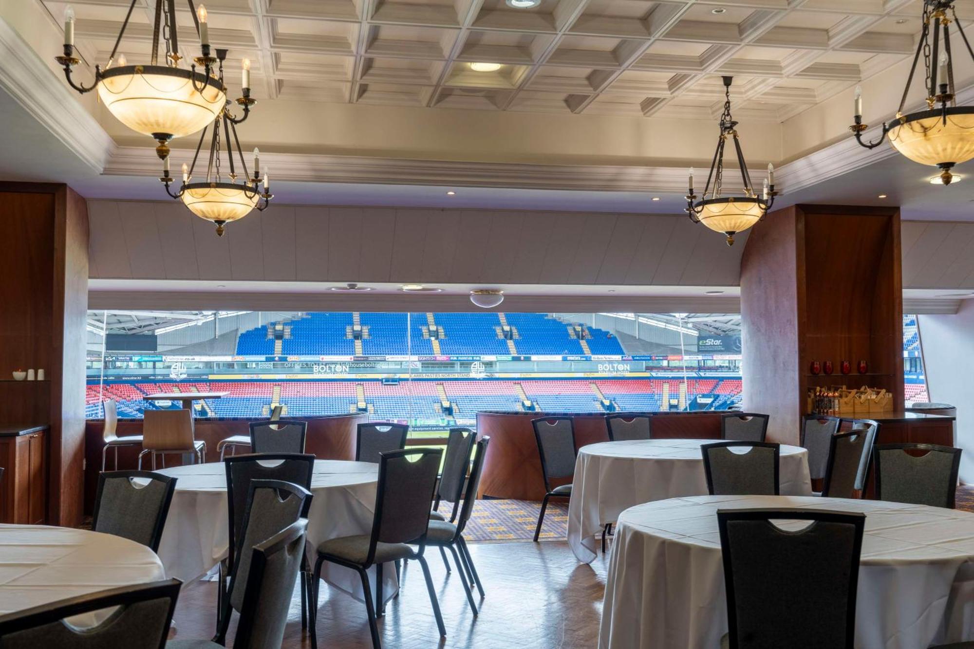 The Bolton Stadium Hotel, A Member Of Radisson Individuals ภายนอก รูปภาพ