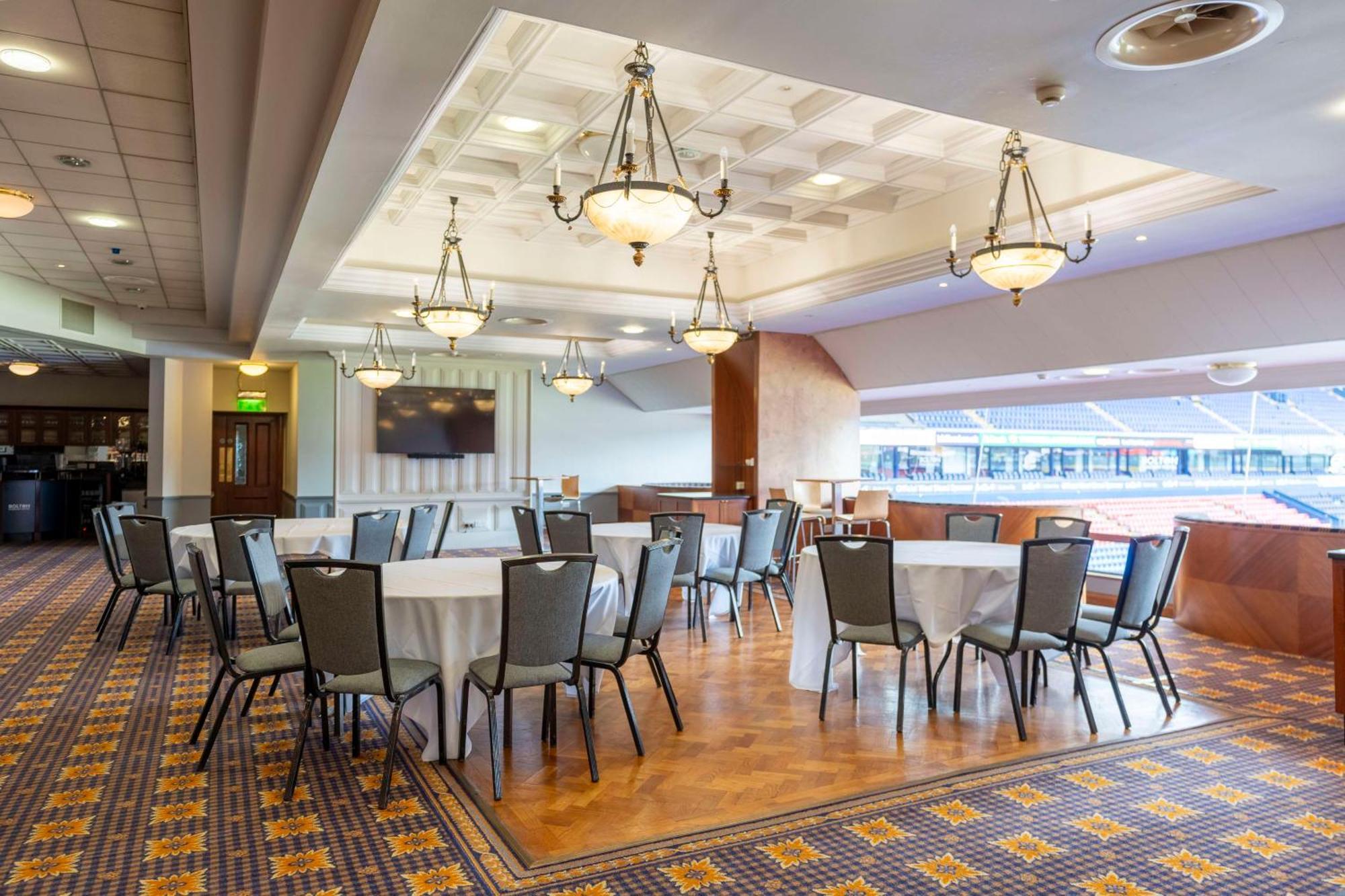 The Bolton Stadium Hotel, A Member Of Radisson Individuals ภายนอก รูปภาพ