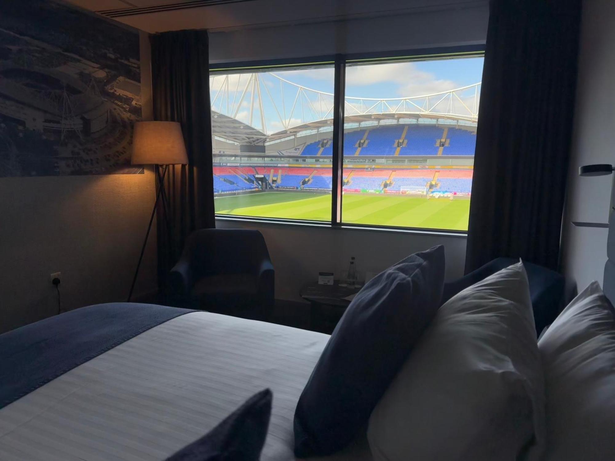 The Bolton Stadium Hotel, A Member Of Radisson Individuals ภายนอก รูปภาพ