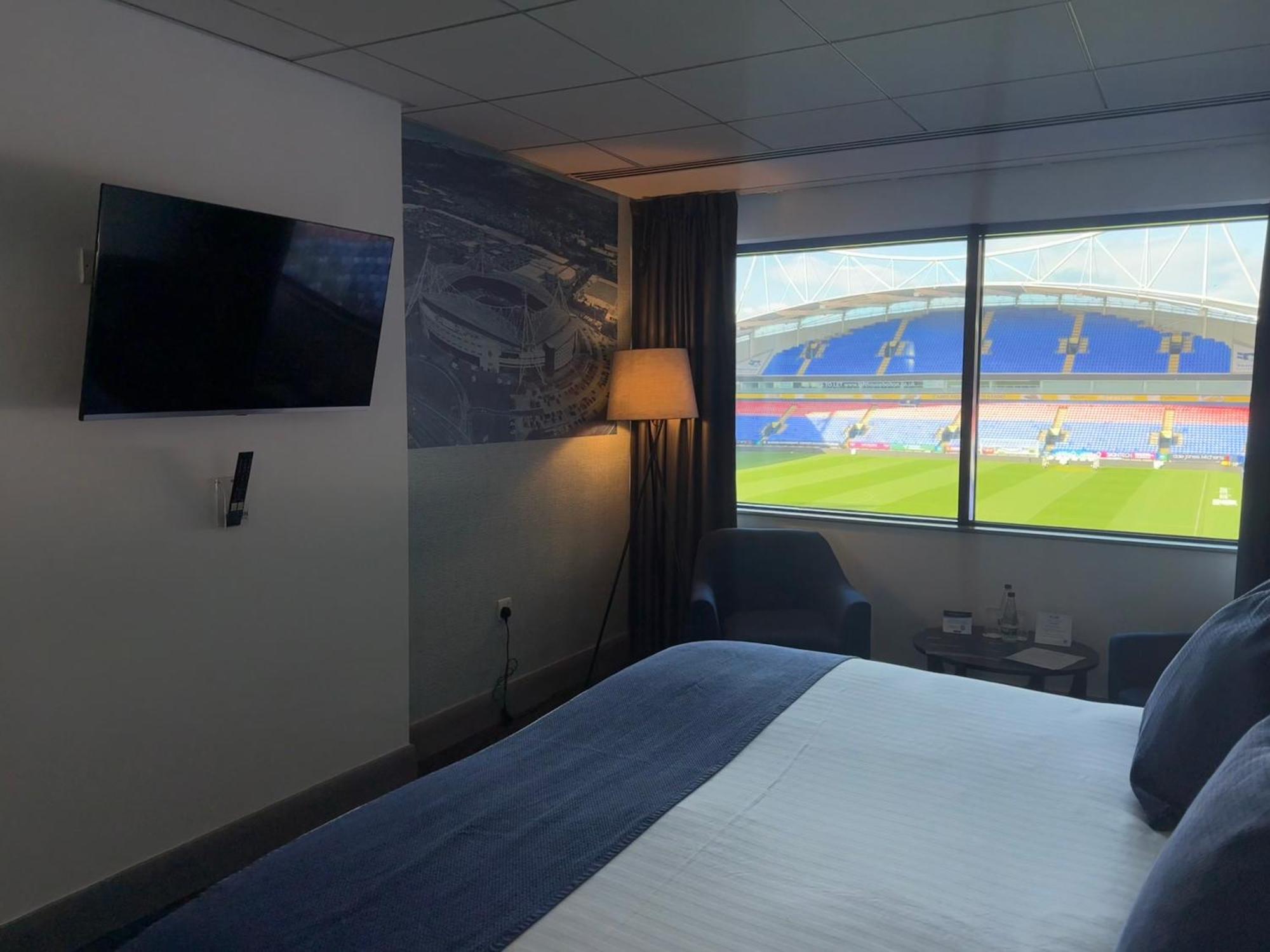 The Bolton Stadium Hotel, A Member Of Radisson Individuals ภายนอก รูปภาพ