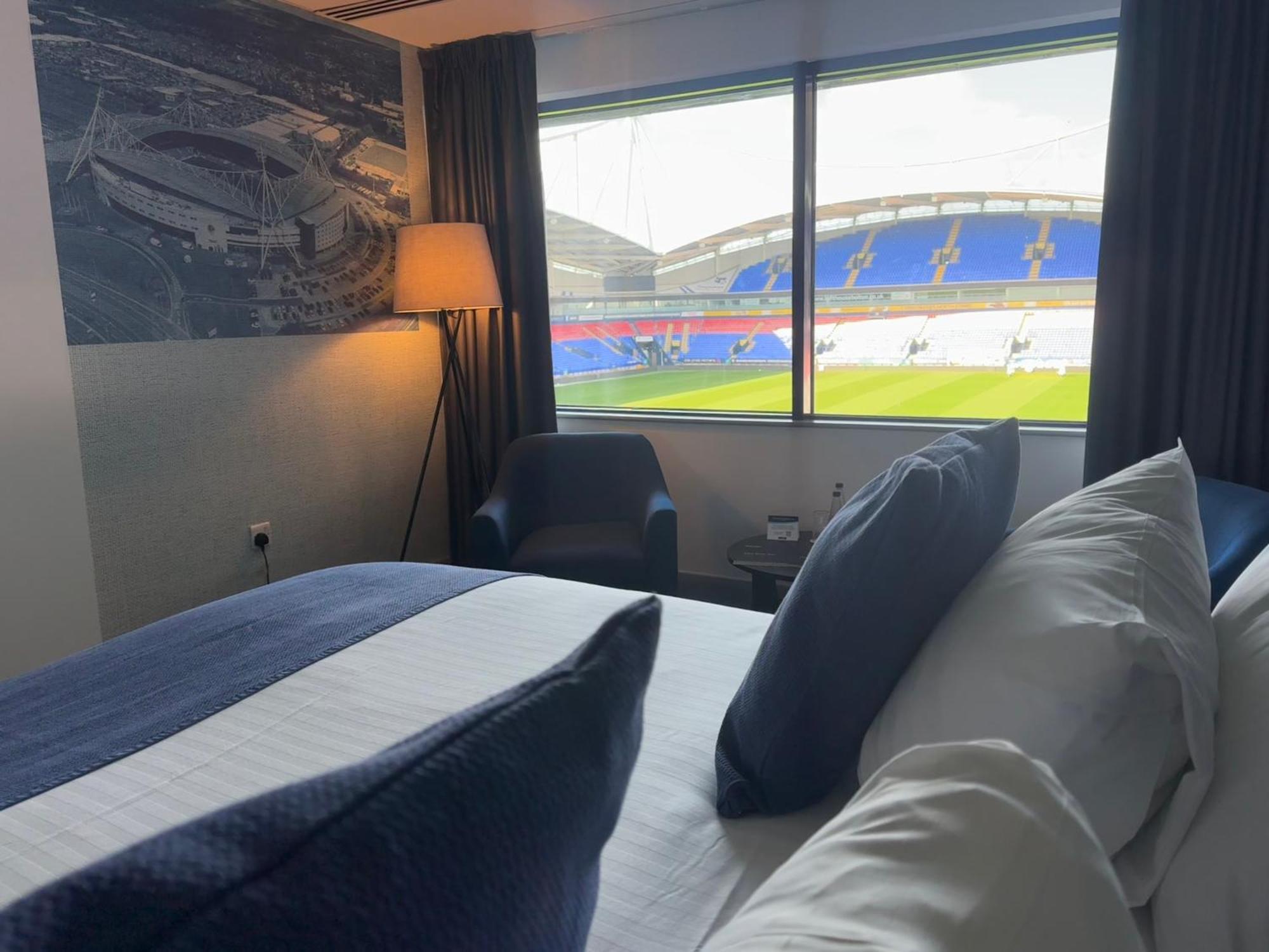 The Bolton Stadium Hotel, A Member Of Radisson Individuals ภายนอก รูปภาพ