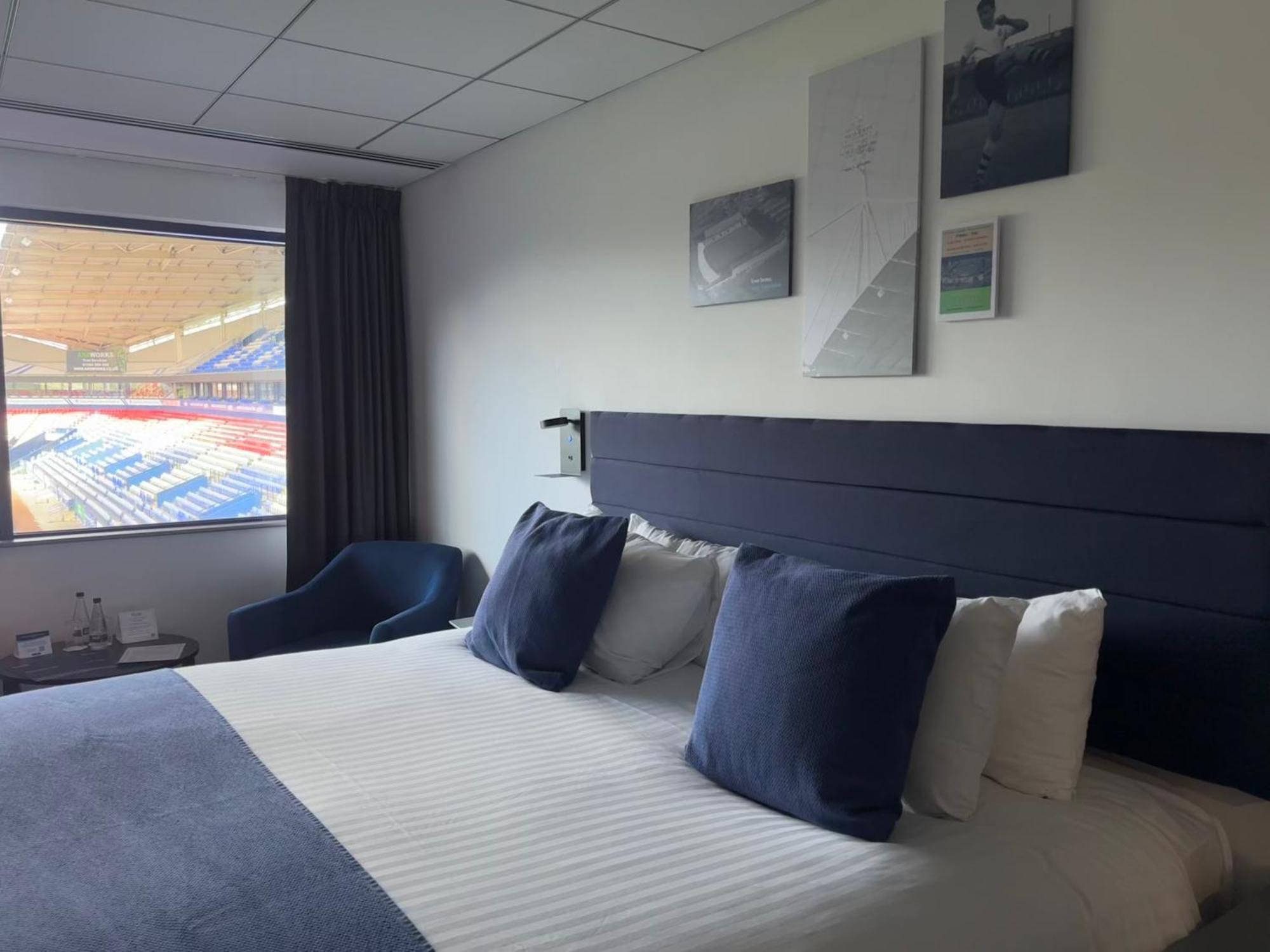 The Bolton Stadium Hotel, A Member Of Radisson Individuals ภายนอก รูปภาพ