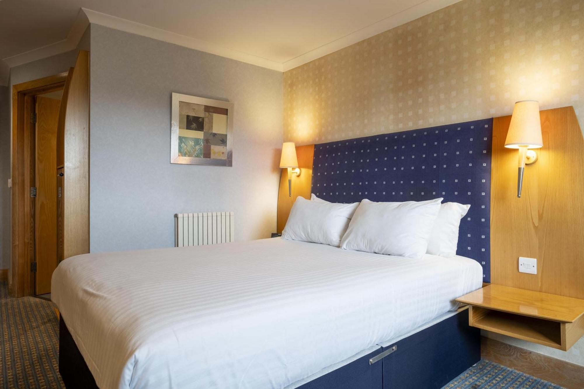 The Bolton Stadium Hotel, A Member Of Radisson Individuals ภายนอก รูปภาพ